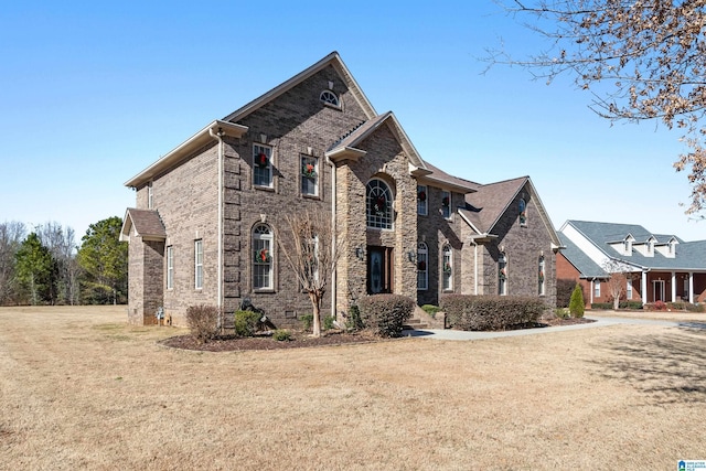 view of front of home featuring a front lawn