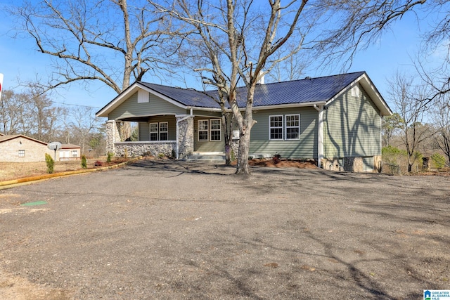 view of front of house featuring a porch