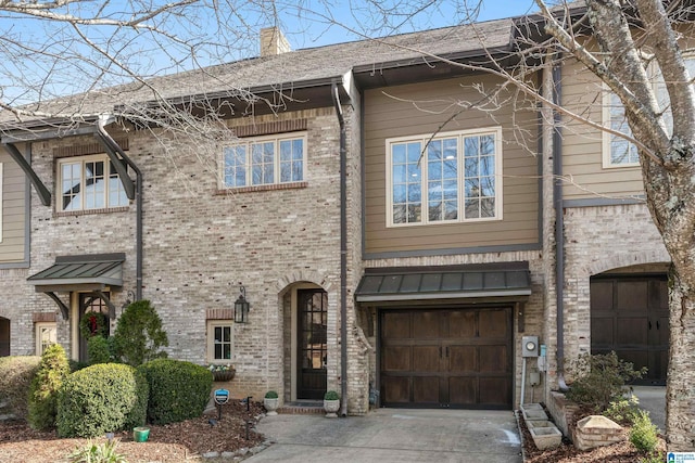 view of front facade with a garage