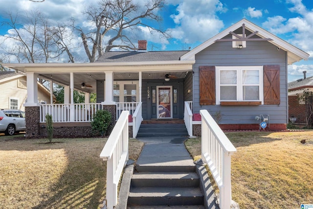 view of front of home featuring a front yard, ceiling fan, and a porch