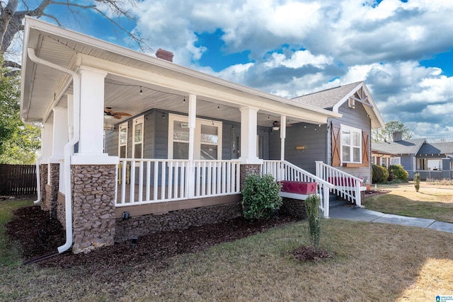 view of front of house with covered porch, a front lawn, and ceiling fan