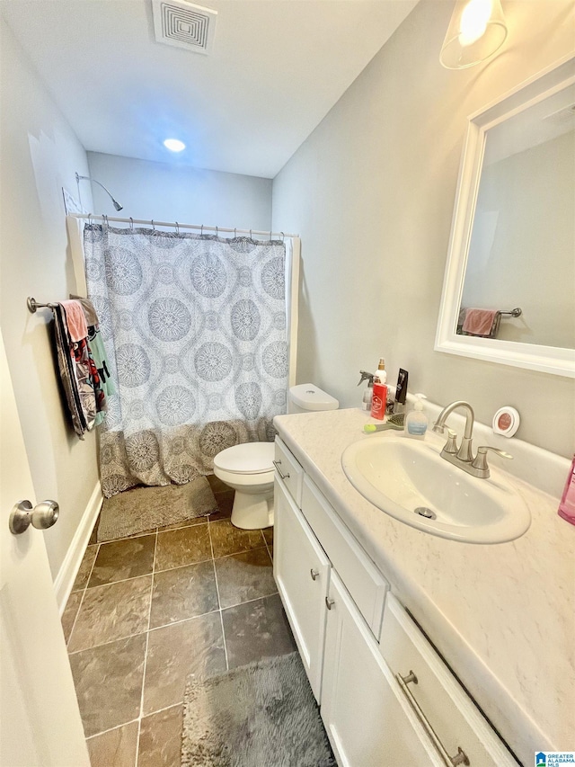 full bathroom featuring toilet, shower / bathtub combination with curtain, and vanity