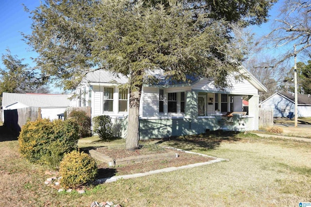 view of front of house with a front lawn and covered porch