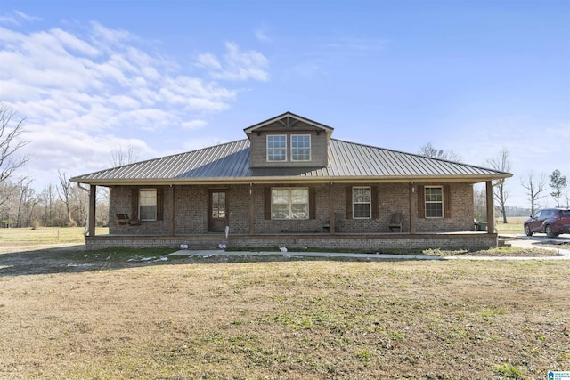 view of front facade featuring covered porch and a front yard