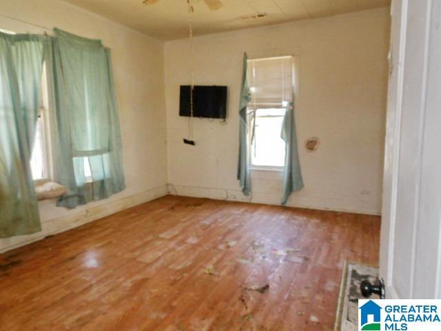 unfurnished room featuring ceiling fan and hardwood / wood-style flooring