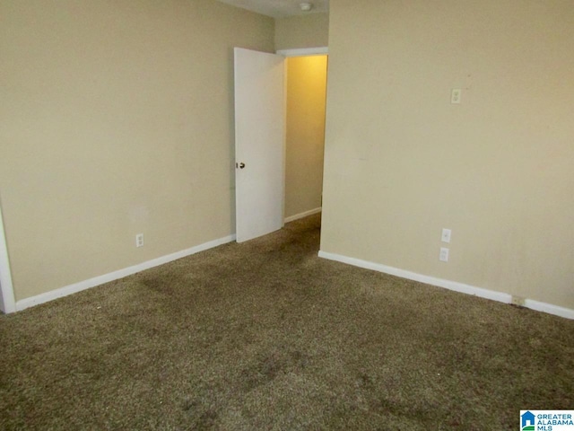 view of carpeted spare room