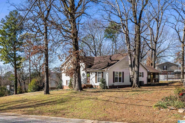 view of front facade with a front lawn