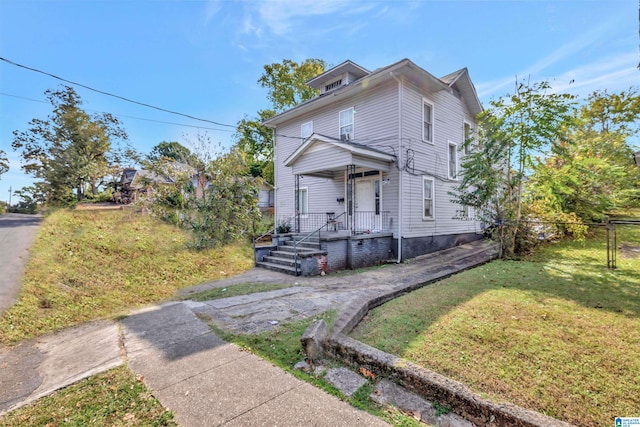 view of front of property with a front lawn