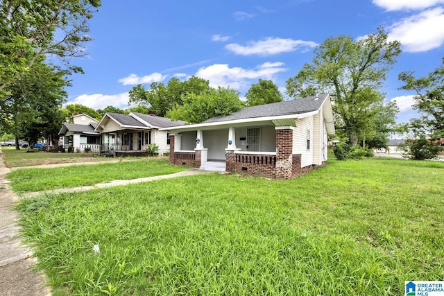 view of front of home featuring covered porch and a front lawn