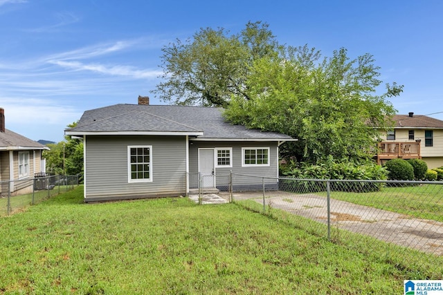 view of front of house featuring a front yard