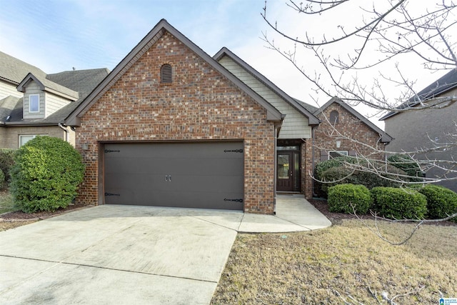 view of front property featuring a garage