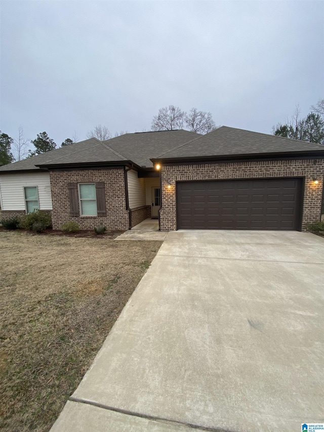 view of front facade with a garage