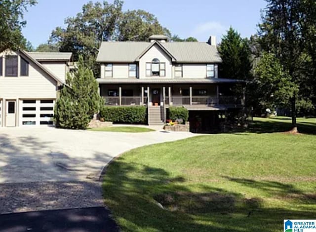 view of front facade featuring a porch and a front yard