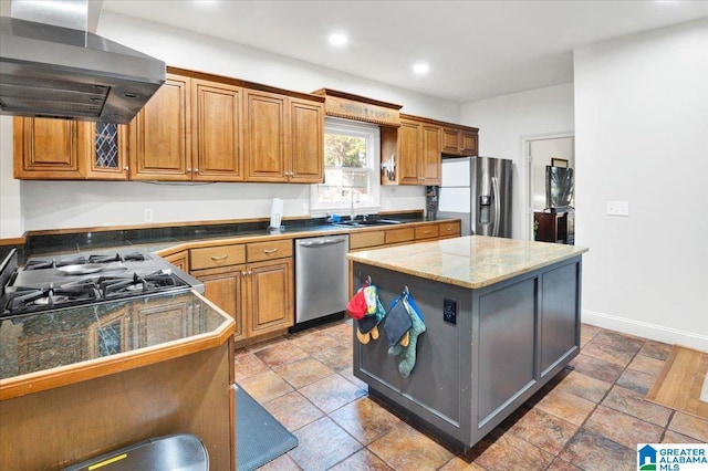 kitchen featuring stainless steel appliances, a center island, sink, and range hood