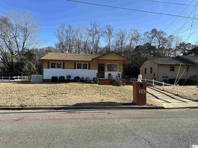 view of front of property with a front yard