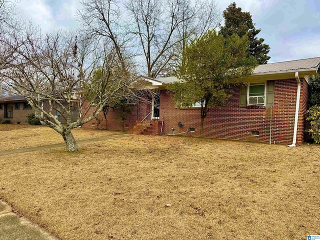 exterior space featuring a front yard