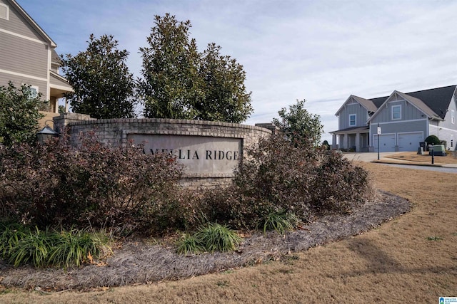 community sign with a lawn