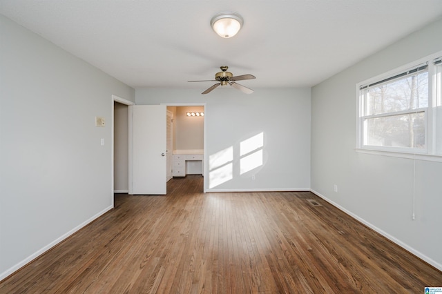 unfurnished room with dark wood-type flooring and ceiling fan