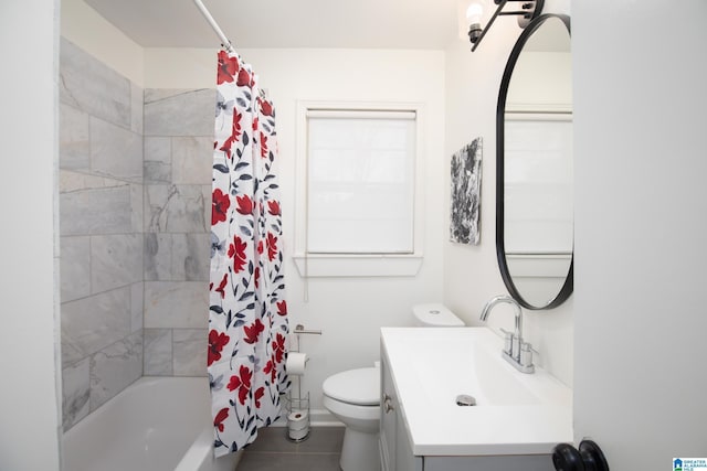 full bathroom featuring shower / bath combo with shower curtain, toilet, and vanity