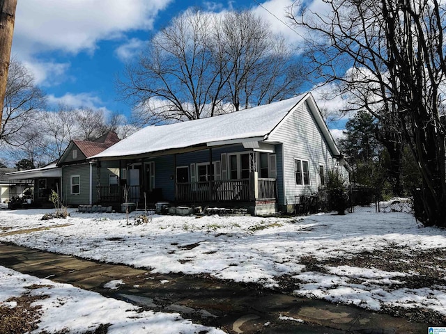 view of front of property featuring covered porch