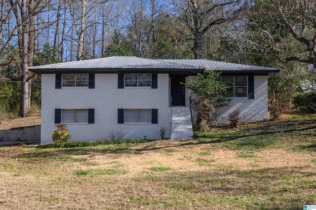 view of front of property with a front lawn