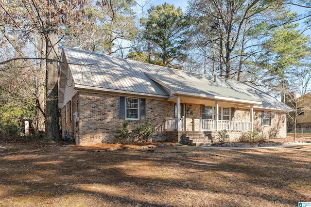 ranch-style house featuring covered porch