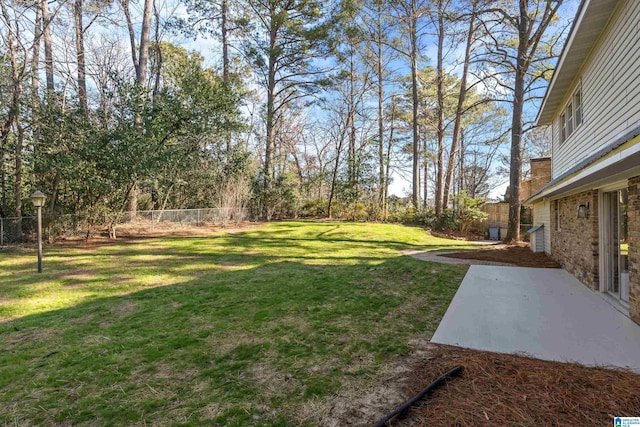 view of yard featuring a patio area