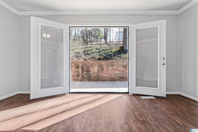 entryway with dark wood-type flooring and crown molding