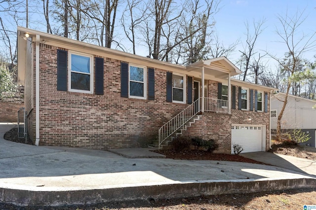 view of front facade featuring a garage