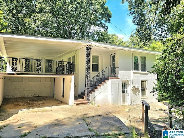 view of front of property