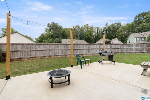 view of patio featuring a fire pit