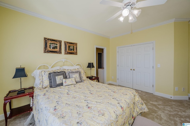 bedroom with crown molding, carpet flooring, a closet, and ceiling fan