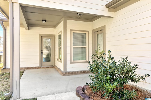 property entrance featuring a patio