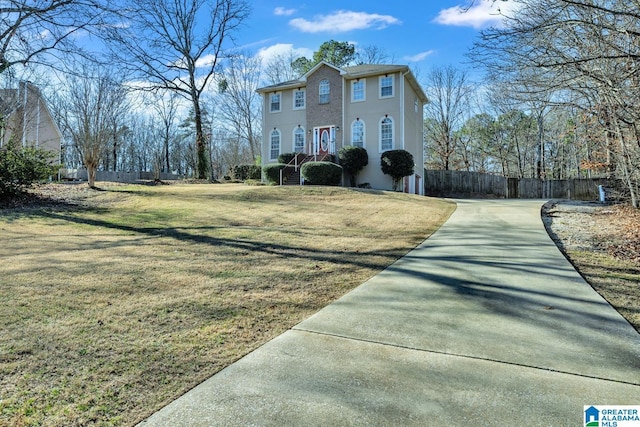 view of front of house featuring a front yard