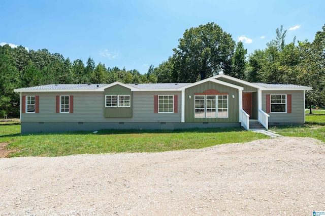 manufactured / mobile home with a front lawn