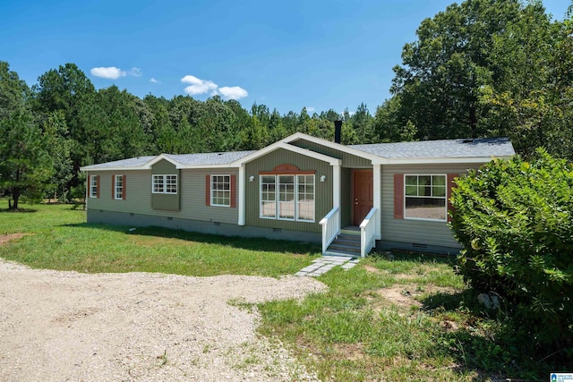 view of front facade with a front lawn