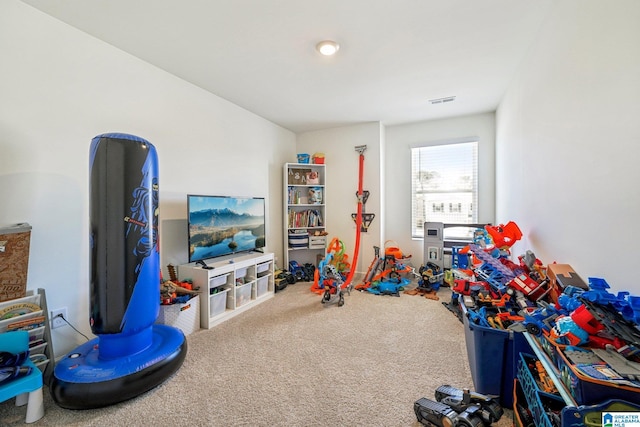 recreation room featuring carpet