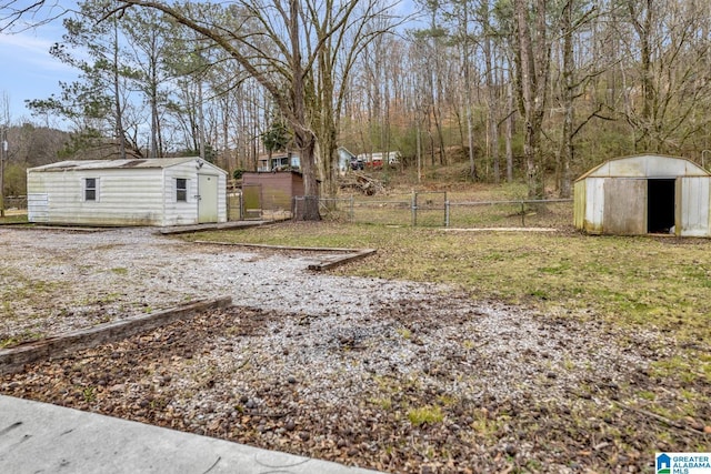 view of yard with a storage unit