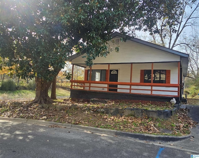 view of front of property featuring covered porch