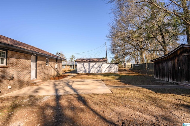 view of yard featuring a patio area