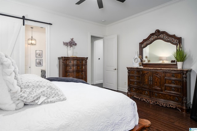 bedroom with crown molding, hardwood / wood-style floors, ceiling fan, and a barn door