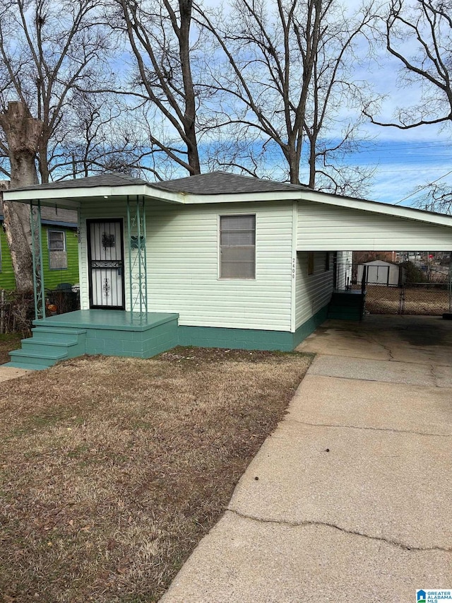 view of front facade with a carport