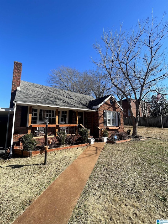 single story home featuring a front yard