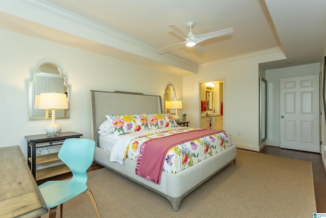 bedroom featuring crown molding, connected bathroom, and ceiling fan