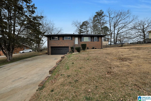 view of front of property featuring a front yard and a garage