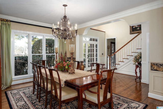 dining space featuring crown molding, dark hardwood / wood-style floors, and an inviting chandelier