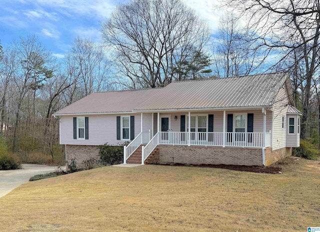 ranch-style home featuring covered porch and a front lawn