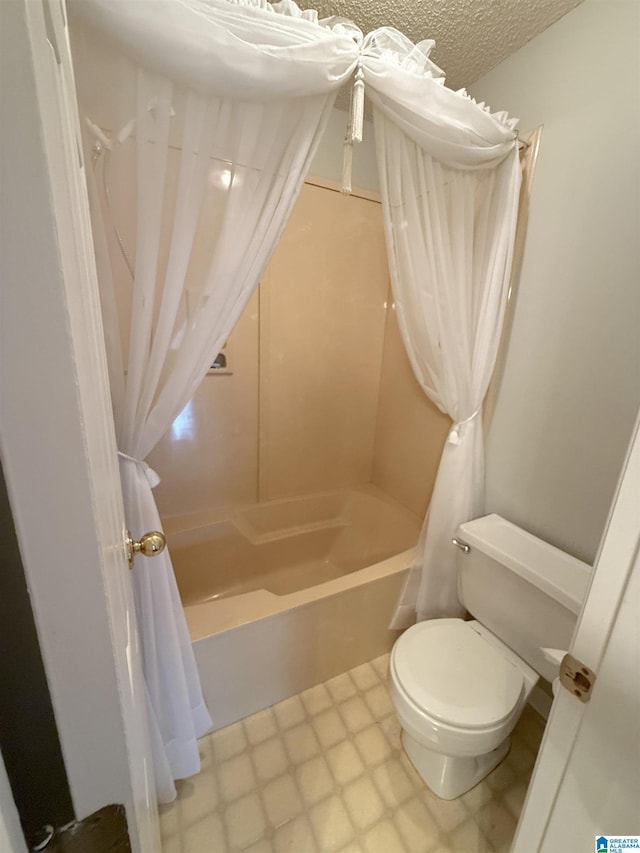 bathroom with a textured ceiling, toilet, and shower / bathtub combination with curtain