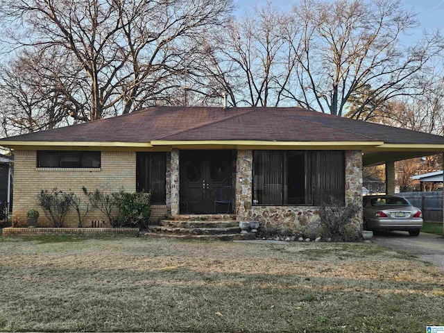 view of front facade featuring a front lawn and a carport