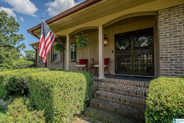 doorway to property with covered porch